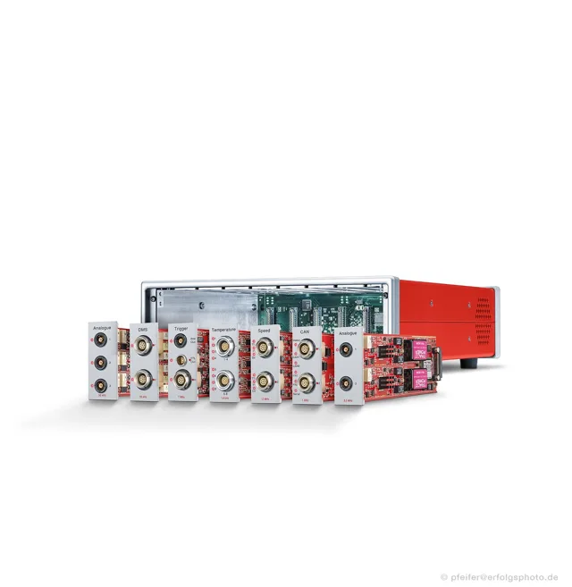 Die aufgereihten Baugruppen vermitteln einen Überblick über das modulare Messsystem.